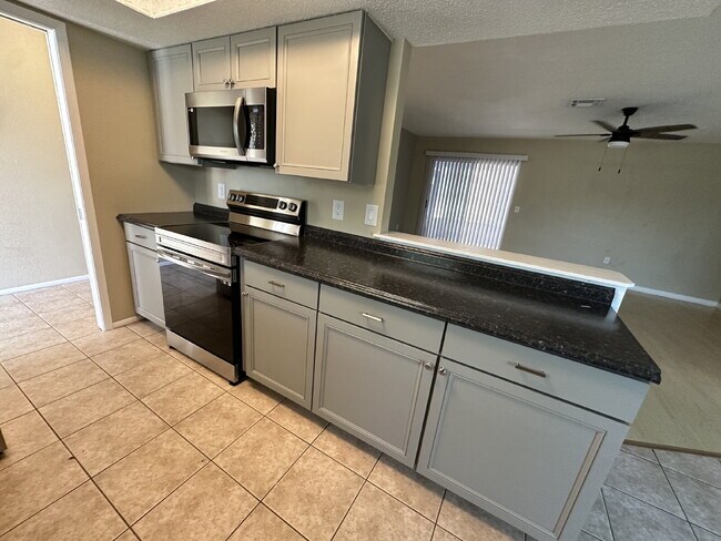 Building Photo - Updated 2 Bedroom, 2 Bathroom Home with St...