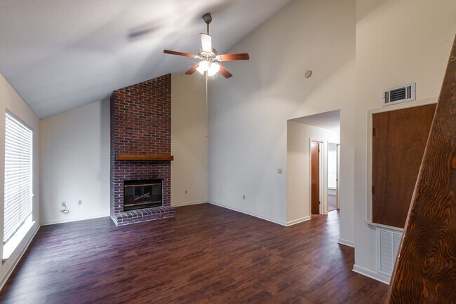 Building Photo - Woodshire Duplexes & Townhomes