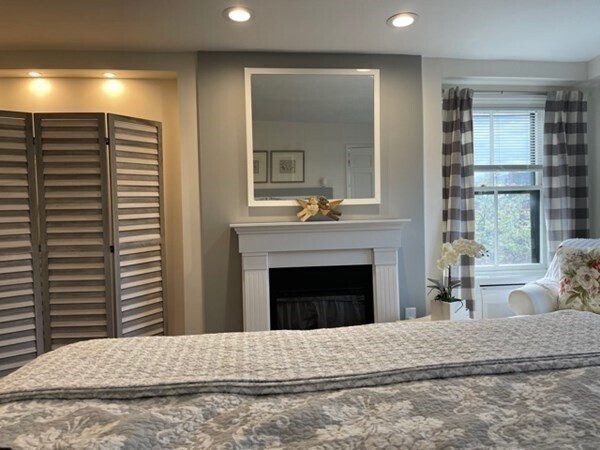 Building Photo - 86 Revere St