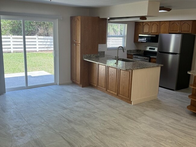 Building Photo - 970 Butia St