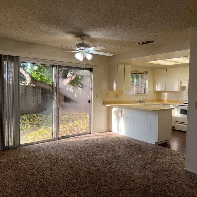 Building Photo - 7735 Las Lilas Ct