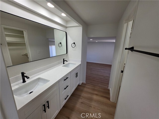 Building Photo - 8831 Sailport Dr