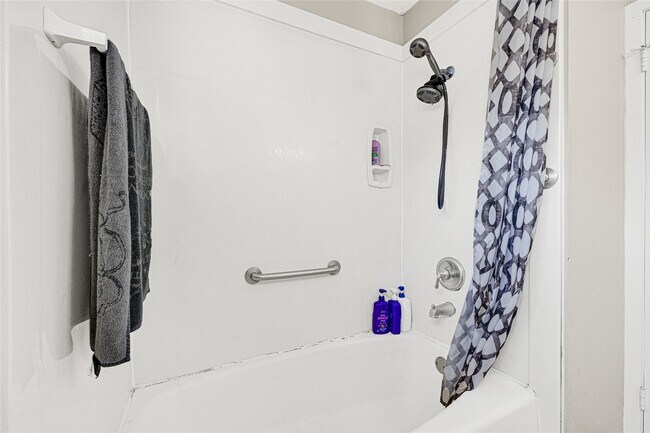 Building Photo - 1109 Frances Dr