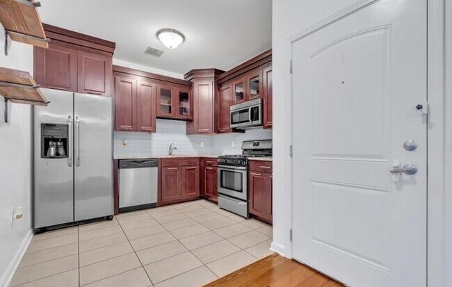 Building Photo - Elizabeth