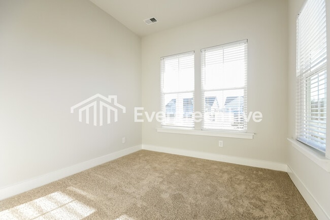 Building Photo - 134 Bloomsbury St