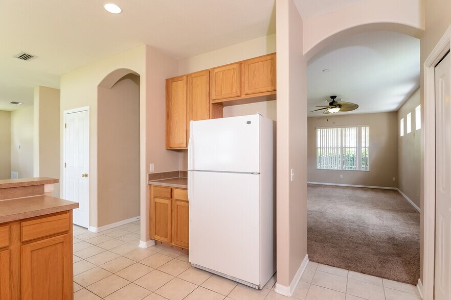 Building Photo - 2613 Palesta Dr