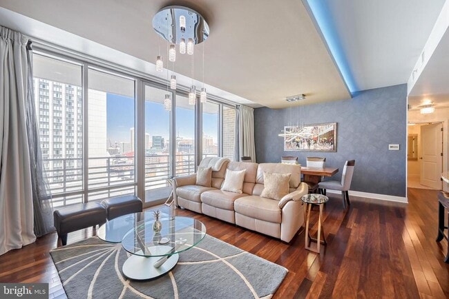 Building Photo - 675 S President St