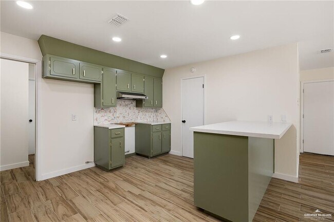 Building Photo - 18 Santa Fe St