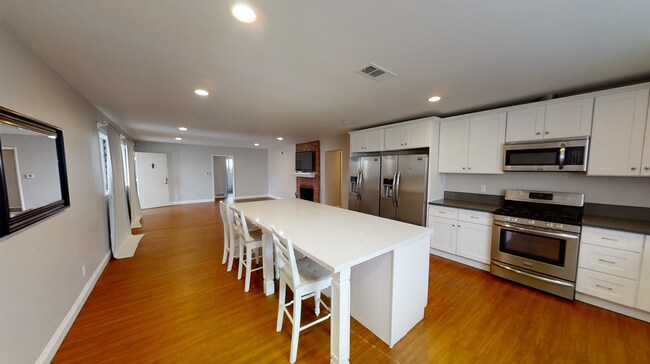Building Photo - 5532 Mary Ln Dr