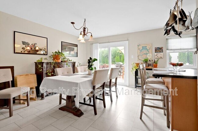 Building Photo - 268 Birch Dr