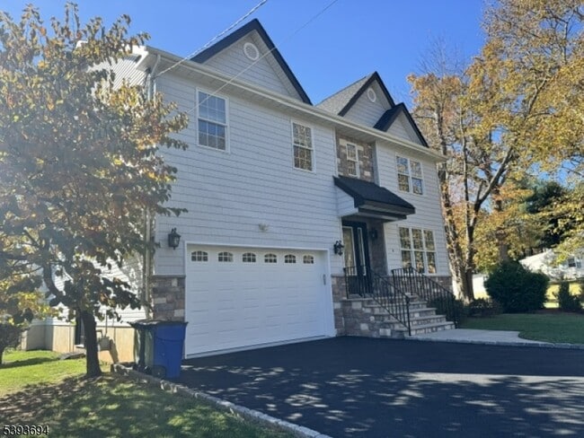 Building Photo - 9 Spalding Dr