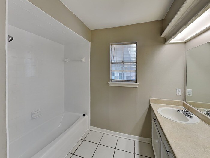 Building Photo - 1906 Tucumcari Dr