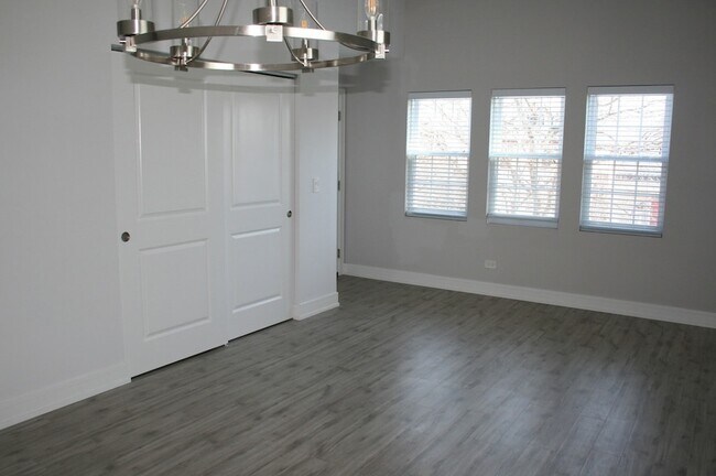 Building Photo - 3706 N Drake Ave