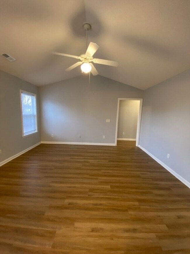 Building Photo - Welcome to this beautiful 4 bedroom, 2 bathroom home located in the desirable area of Wilmington,...