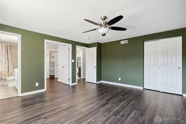 Building Photo - 5300 Saum St