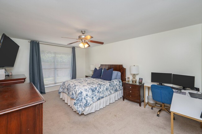 Building Photo - 4522 Parkwood Ln