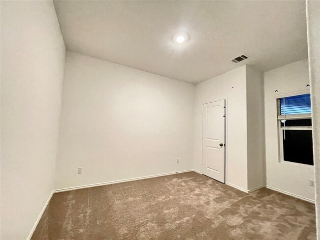 Building Photo - 332 Amber Gln