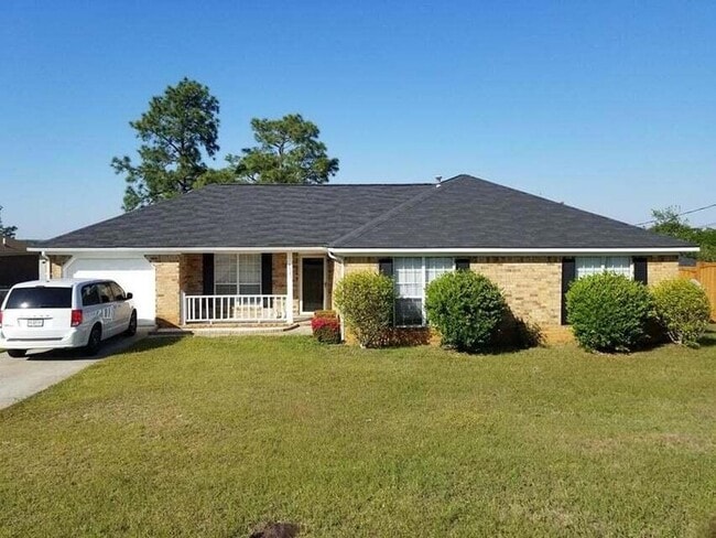 Building Photo - 3521 Hilltop Dr