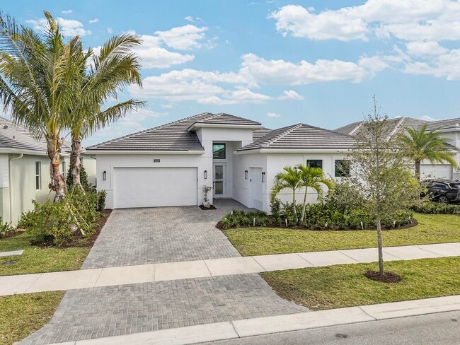 Building Photo - 5320 St Armands Way