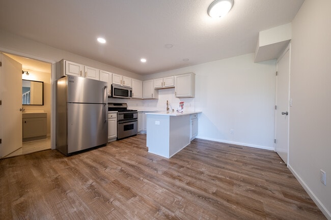 Building Photo - 2246 Flamingo Dr