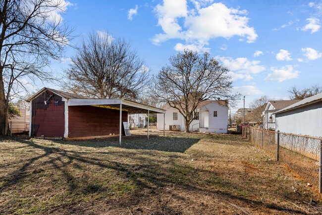 Building Photo - Beautiful 4 Bedroom 2 Bath Home Available ...