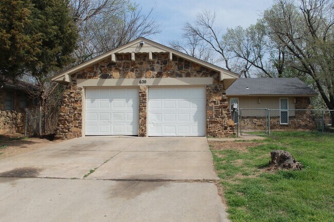 Primary Photo - Much Better Than NEW!!! 3 beds, 1 1/2 Baths