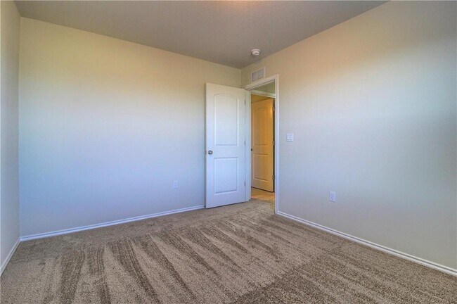 Building Photo - 13909 Osmarea Dr