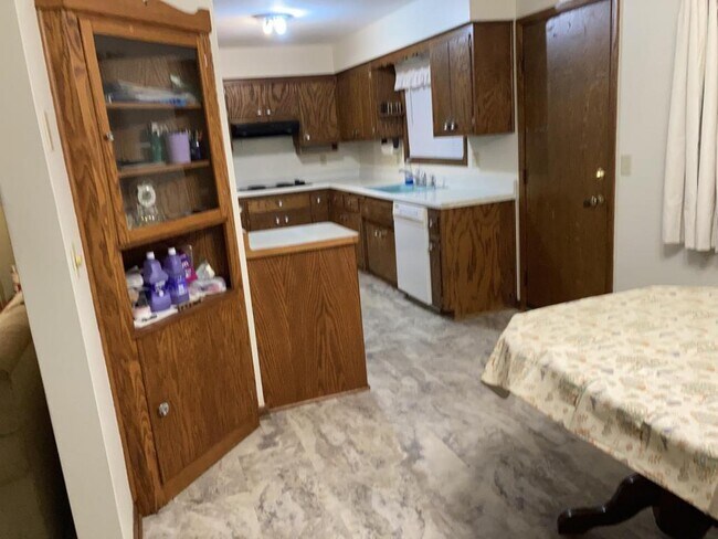 Building Photo - 4815 Woodland Ave