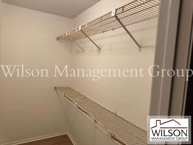 Building Photo - 2365 Oak Park Way