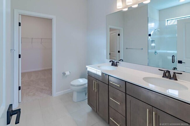 Building Photo - 861 SE Courances Dr