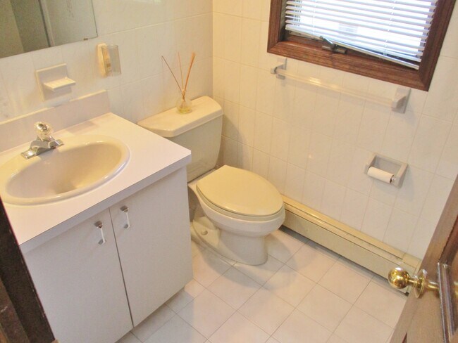 Building Photo - 362 Wilson Ave