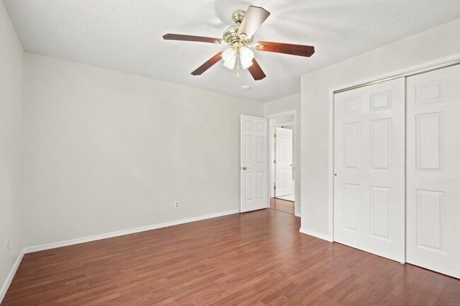 Building Photo - 511 E Dyann Dr