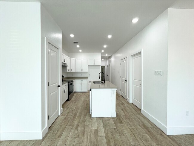 Building Photo - 5121 Southwind St