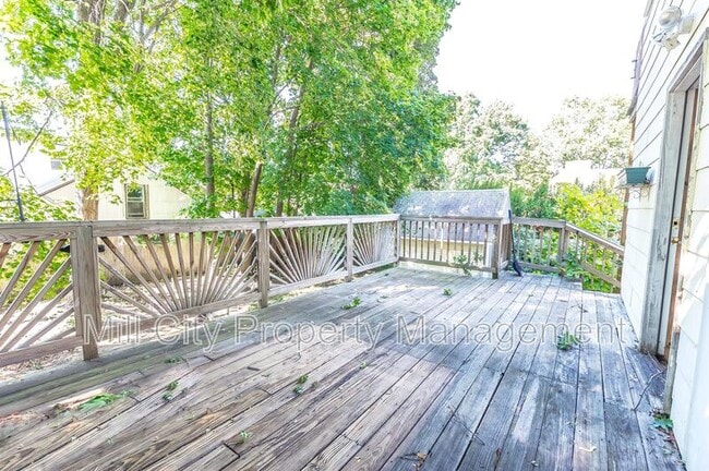 Building Photo - 261 Orange St