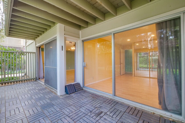 Building Photo - 280 Easy St