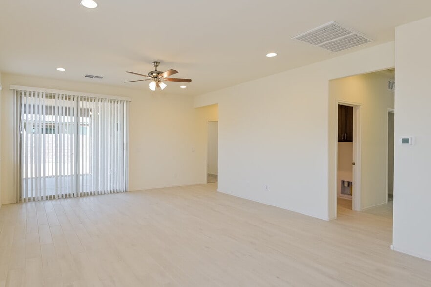 Building Photo - 12174 W Charismatic Dr