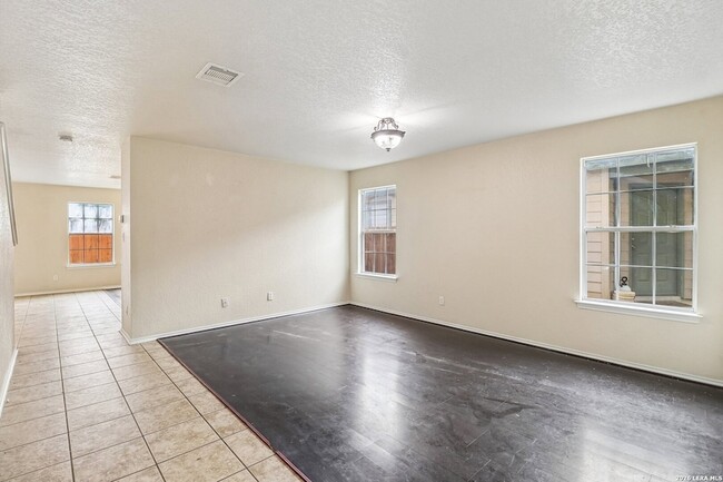 Building Photo - 407 Amberdale Oak