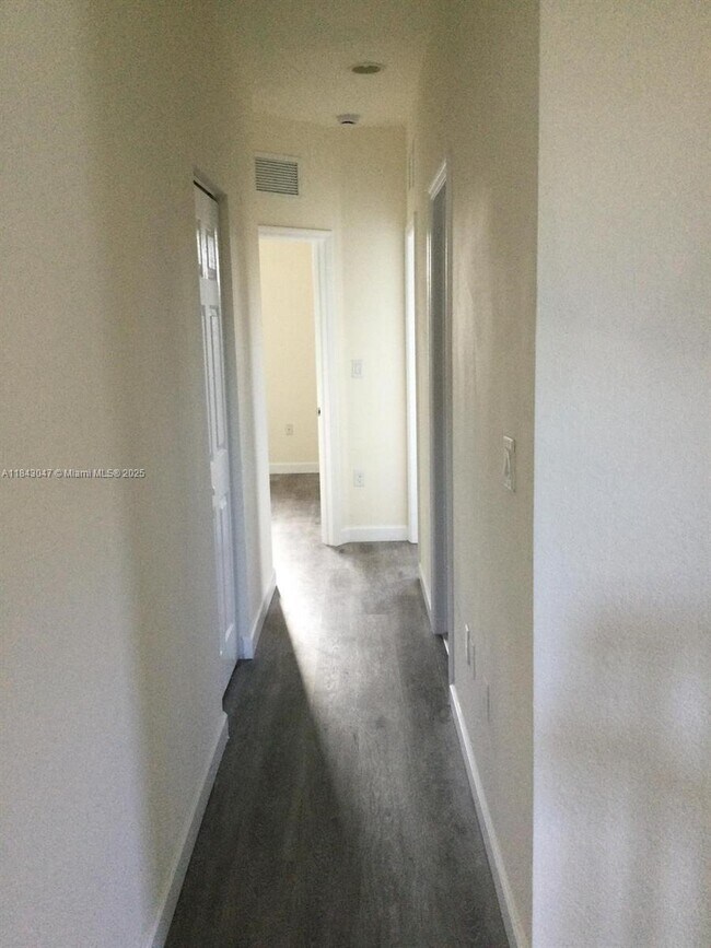 Building Photo - 17370 SW 153rd Ave