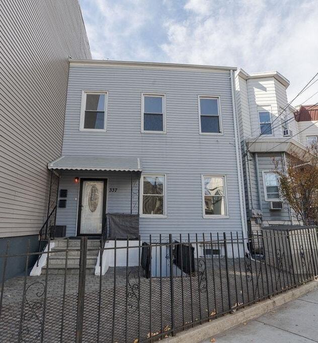 Building Photo - 337 Summit Ave