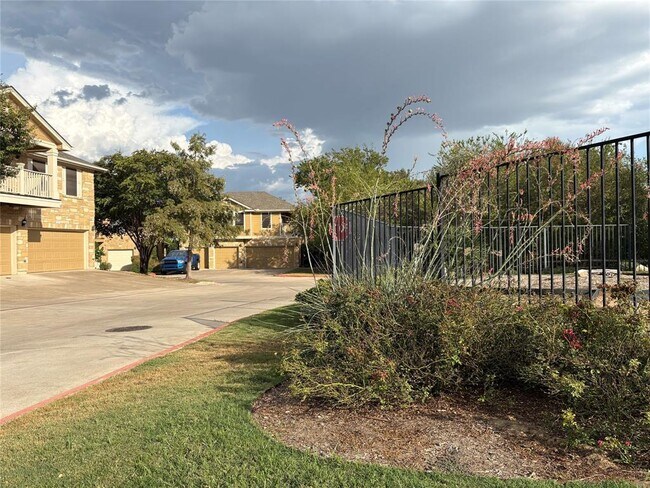 Building Photo - 16100 S Great Oaks Dr