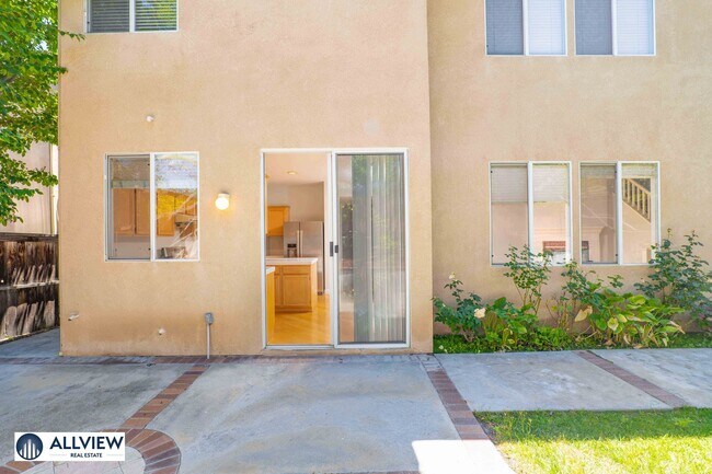 Building Photo - Beautifully Updated 4 Bedroom Single Family Home in Peaceful Glen Willow, West Irvine