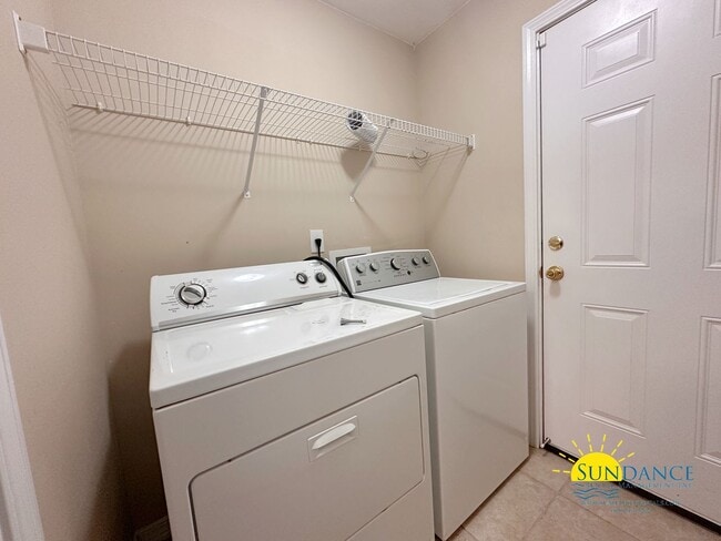 Building Photo - Gorgeous 3-Bedroom Home in Tranquil Navarre Neighborhood!