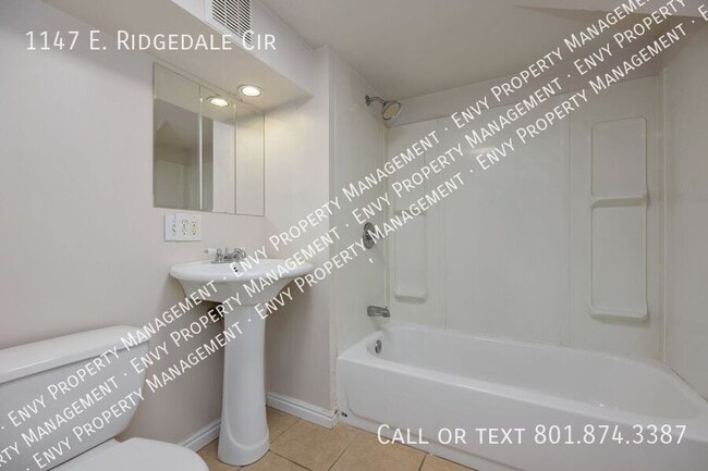 Building Photo - 1147 E Ridgedale Cir