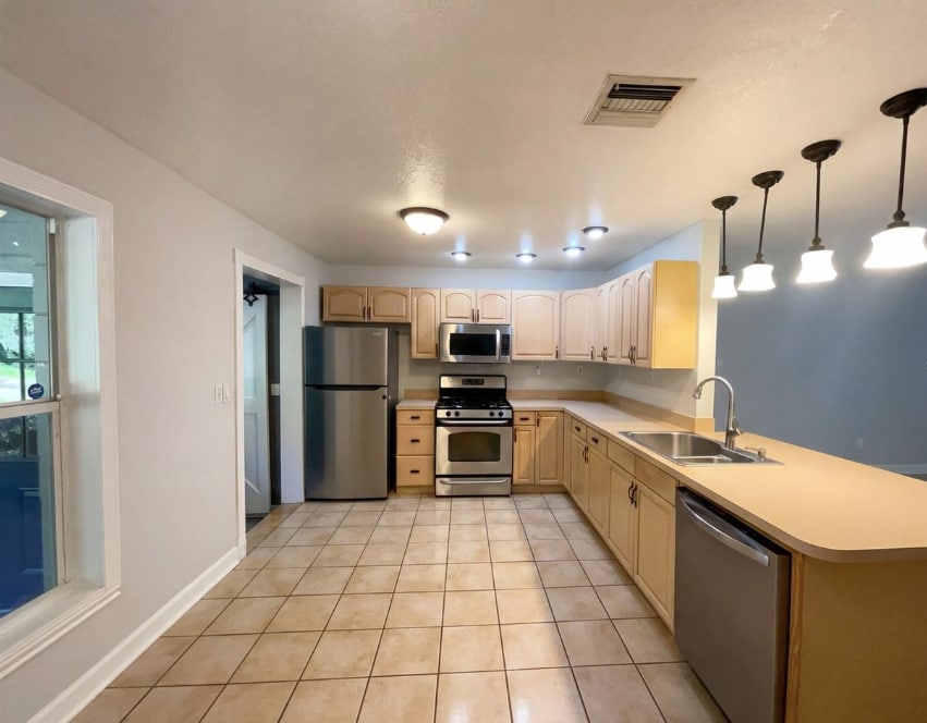 Building Photo - 2037 Recker Hwy