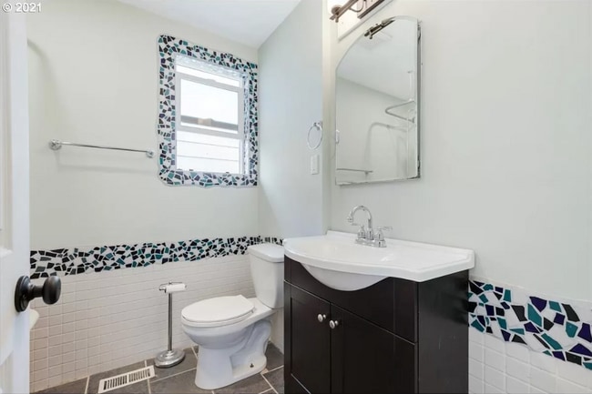 Building Photo - Tree House