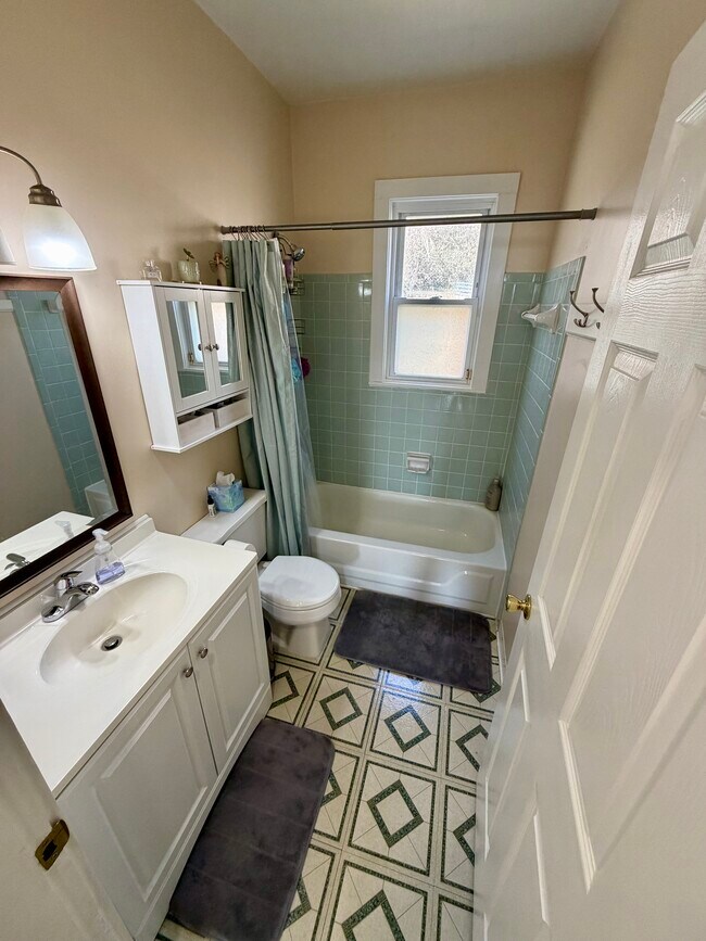 Building Photo - Eastern