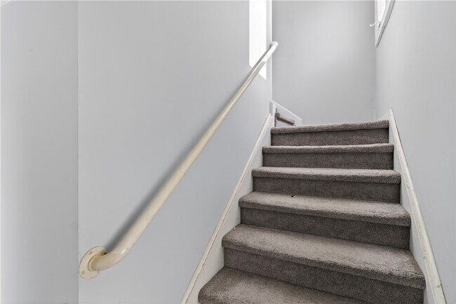 Building Photo - 303 Cornell St