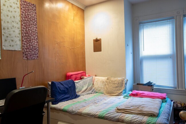 Building Photo - Spacious 4-Bedroom in Mission Hill | In-Unit Laundry | Available 9/1