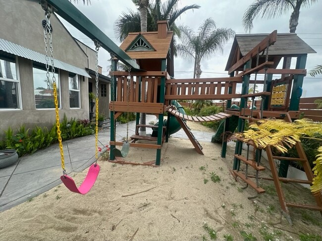 Building Photo - 1858 W 83rd St