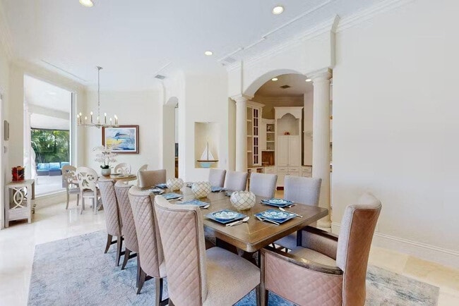 Building Photo - 3030 NE 45th St